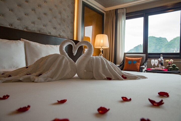 3 Day/2 Night Halong-Lan Ha Bay 5 Star Cruise with Balcony Cabin