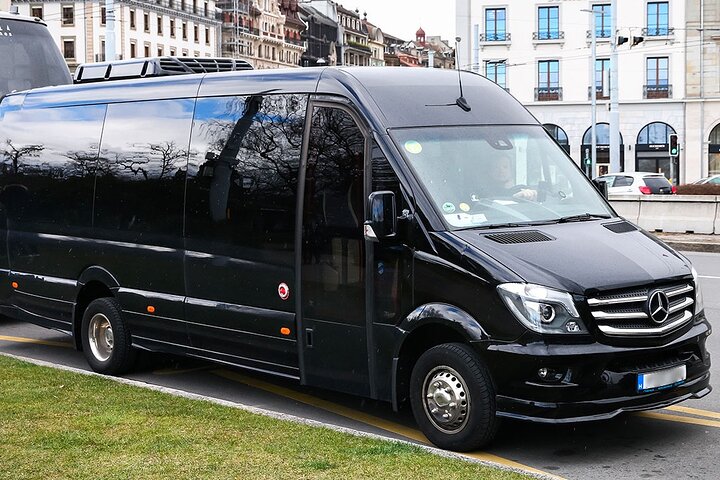 Bristol Airport (BRS) to Bristol - Round-Trip Private Transfer