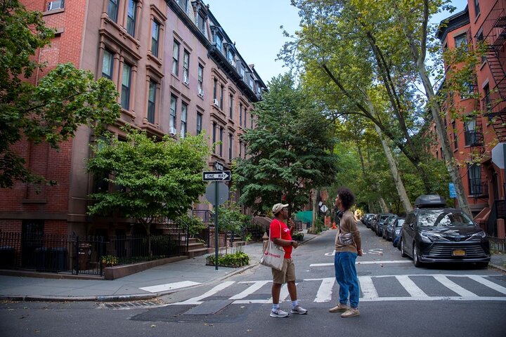 Brooklyn Food Walking Tour: Local Eats & Family‑Run Shops