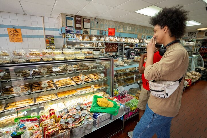 Brooklyn Food Walking Tour: Local Eats & Family‑Run Shops