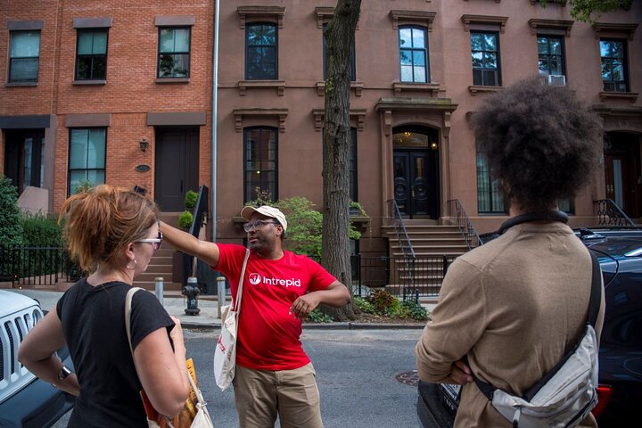 Brooklyn Food Walking Tour: Local Eats & Family‑Run Shops