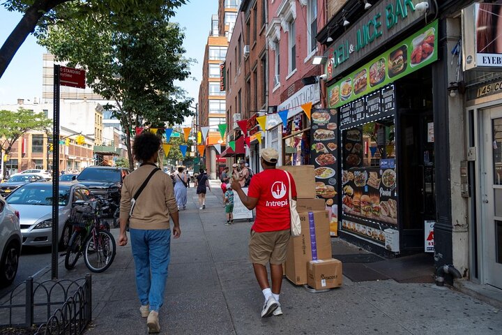 Brooklyn Food Walking Tour: Local Eats & Family‑Run Shops