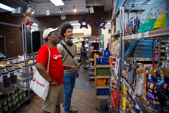 Brooklyn Food Walking Tour: Local Eats & Family‑Run Shops