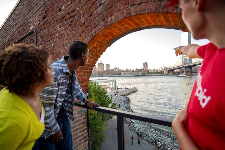 Brooklyn Bridge & DUMBO Food Tour: Local Eats & Iconic Views