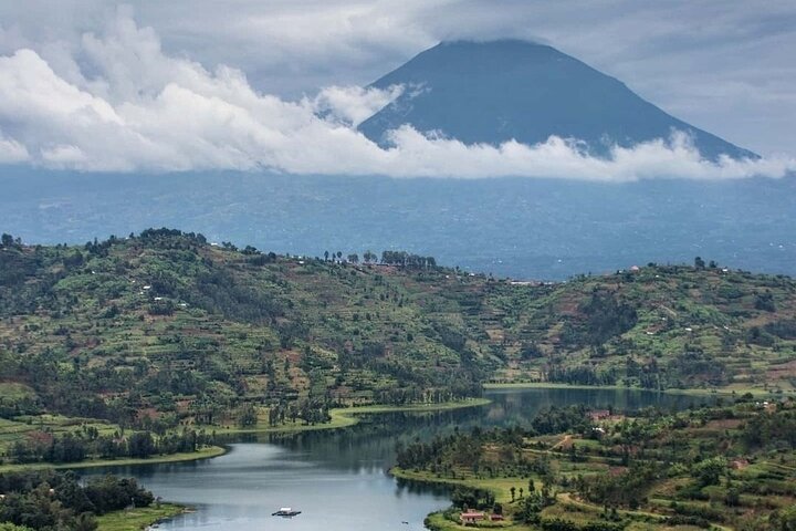 2 Days Hiking Moutain Muhabura
