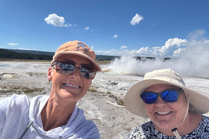 250th Celebration Yellowstone Open Air tour W/lunch and Souvenir