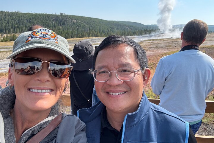 250th Celebration Yellowstone Open Air tour W/lunch and Souvenir