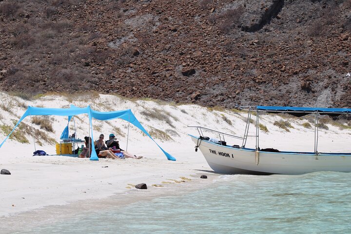 La Paz: Balandra Beach Private Boat Tour — Small Group