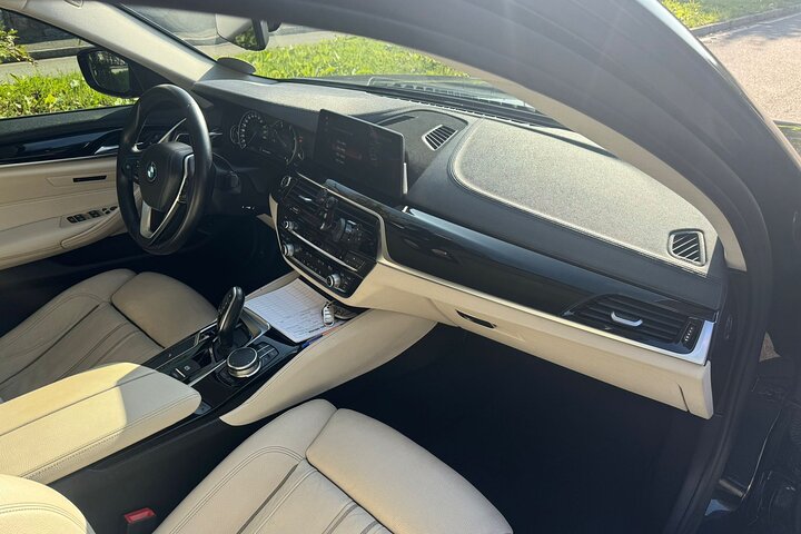Luxury Private day Transfer from Malpensa Airport to Milan center