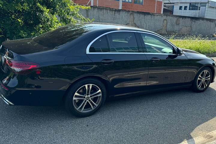 Luxury Private day Transfer from Malpensa Airport to Milan center