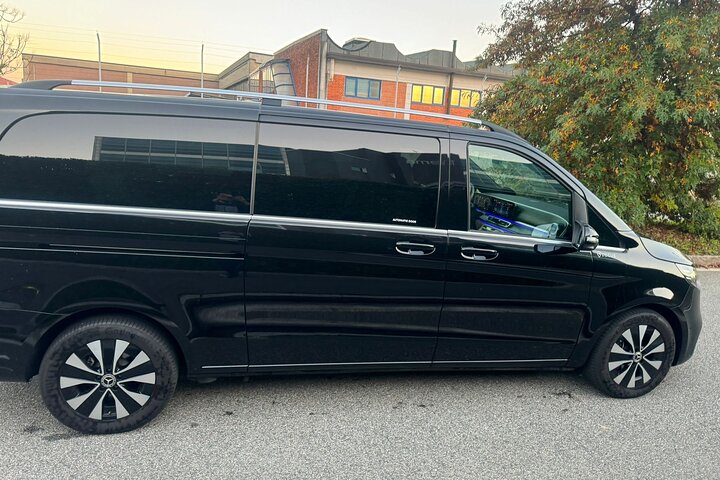Luxury Private day Transfer from Malpensa Airport to Milan center
