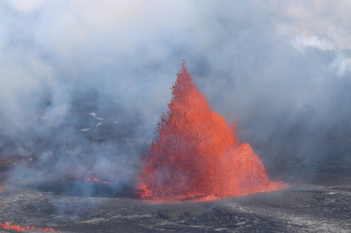 Hawaii Volcanoes, Waterfalls, Beaches & Hilo Highlights Day Tour