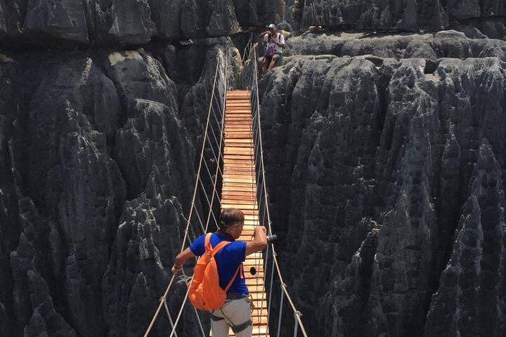 Morondava Tour : 3-day to Tsingy of Bemaraha & Baobab avenue