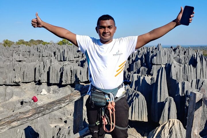 Morondava Tour : 3-day to Tsingy of Bemaraha & Baobab avenue