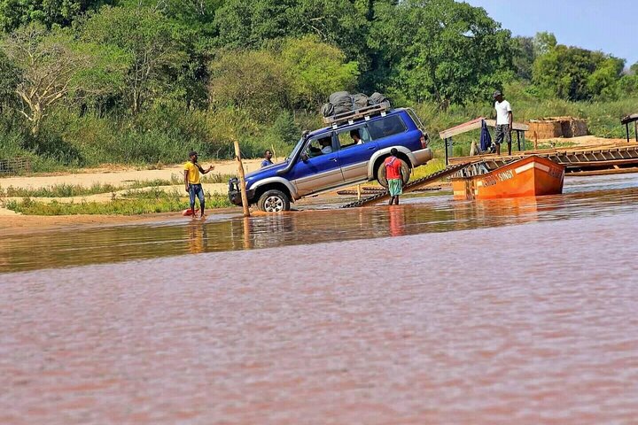 Morondava Tour : 3-day to Tsingy of Bemaraha & Baobab avenue