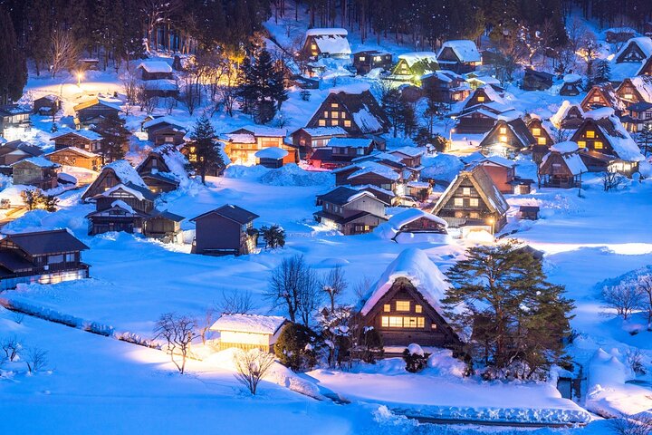 One Way Bus from Kanazawa to Takayama with a stop at Shirakawago