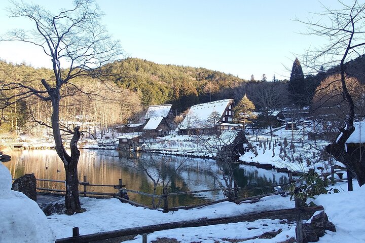 One Way Bus from Kanazawa to Takayama with a stop at Shirakawago