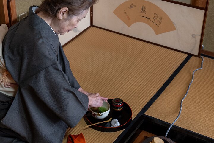 Special Ikebana Experience Guided by an Ikebana Master, Mrs. Inao