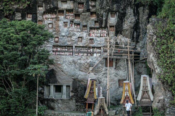 Explore Toraja Culture Heritage in 3 Days from Makassar
