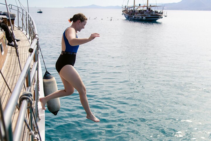 All Day Cruise -3 Islands to Agistri,Moni, Aegina with lunch and drinks included