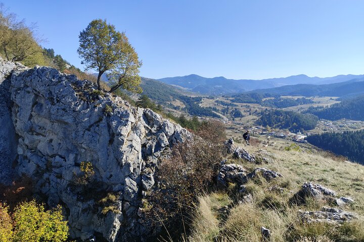 Hiking to Eagle's Eye and Devil's Throat Cave