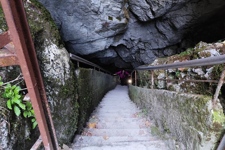 Hiking to Eagle's Eye and Devil's Throat Cave