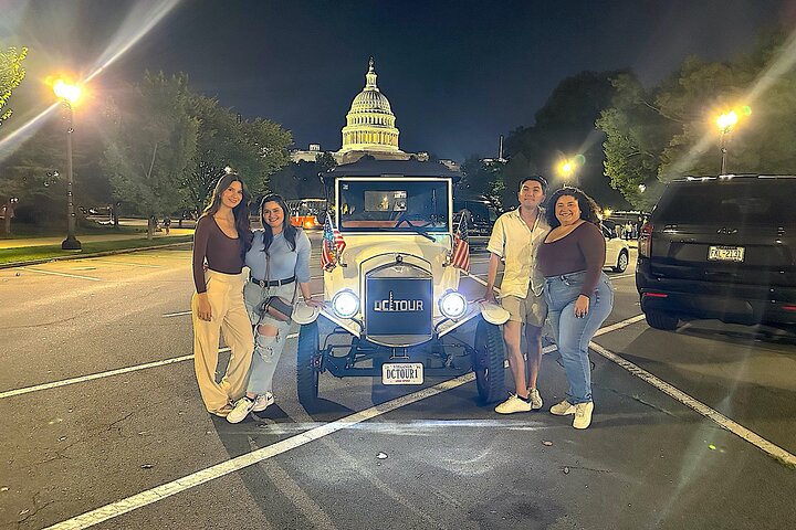Group/Private Washington D.C Moonlight Tour in Luxury Vintage Car