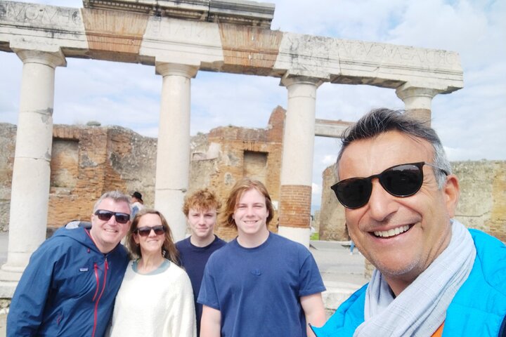 Pompeii private tour with an Official Guide