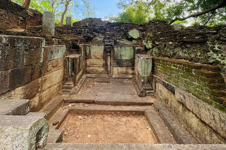 Polonnaruwa Ancient City Private Day Tour (Hidden Gems)
