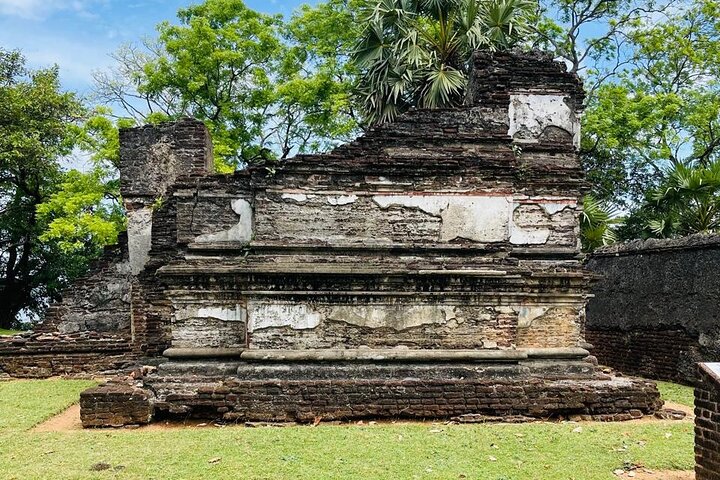 Polonnaruwa Ancient City Private Day Tour (Hidden Gems)
