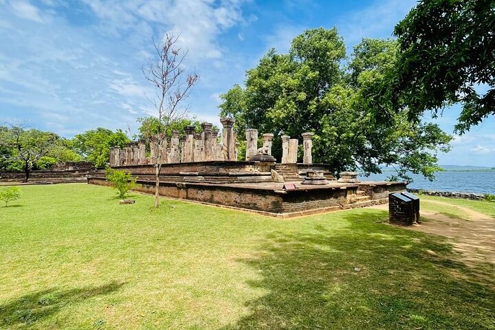 Polonnaruwa Ancient City Private Day Tour (Hidden Gems)