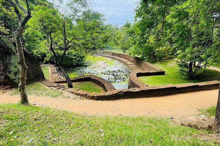 Polonnaruwa Ancient City Private Day Tour (Hidden Gems)