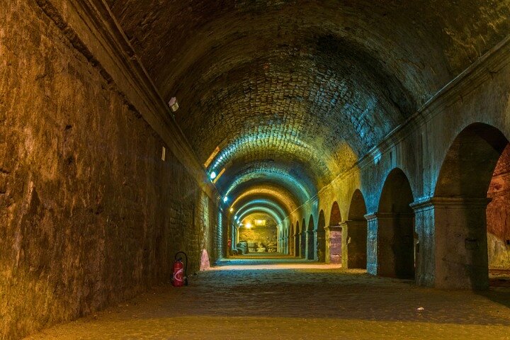 Historical Walking Tour of Ancient Arles with an APP