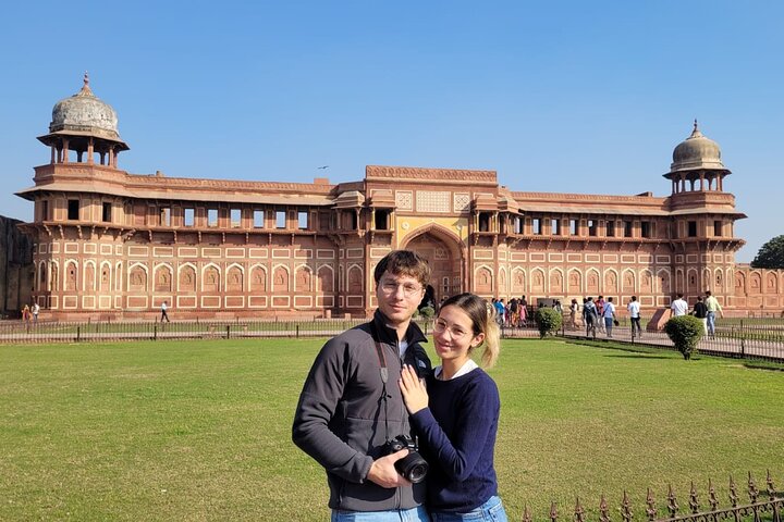 Delhi to Agra and Taj Mahal Private Day Trip by Express Train with Lunch