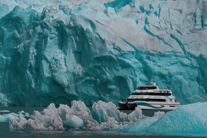 Glaciares Gourmet Navigation: Spegazzini, Upsala & Perito Moreno