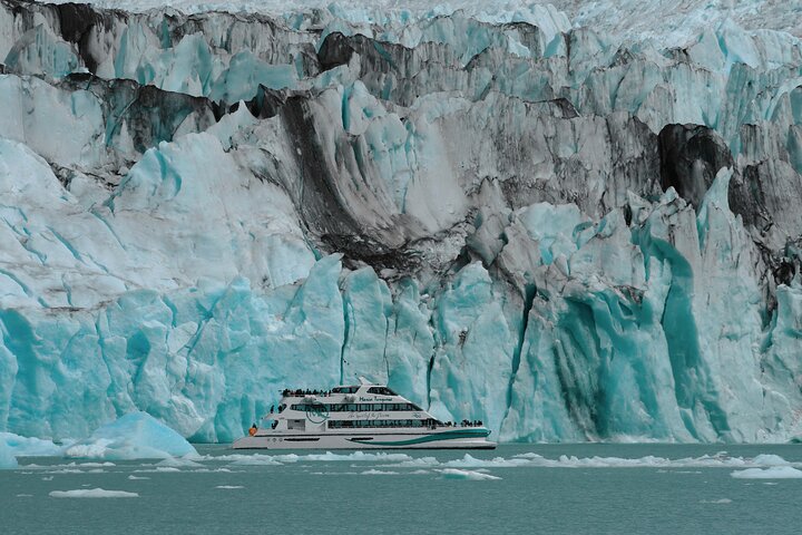 Glaciares Gourmet Navigation: Spegazzini, Upsala & Perito Moreno
