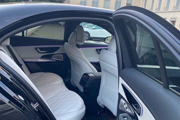 Luxury Private day Transfer from Malpensa Airport to Milan center