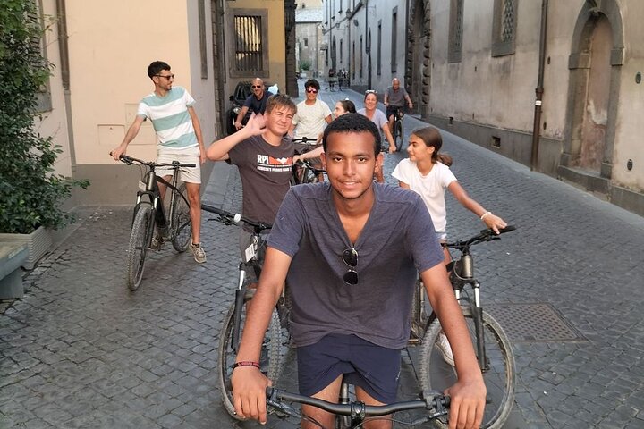 E-bike tour in Orvieto in small group: history, culture with lunch or dinner