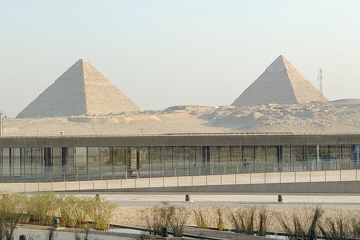 Private Guided Tour Giza Pyramid, Shpinx and The Grand Museum.