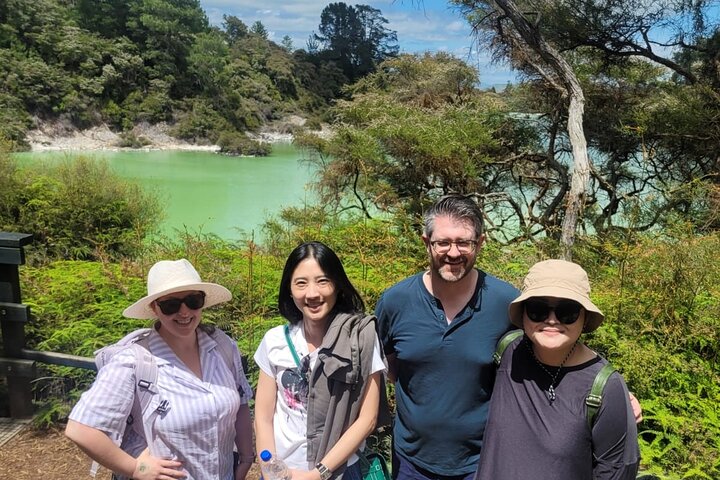 Hobbiton & Rotorua including Waiotapu Day Tour from Auckland