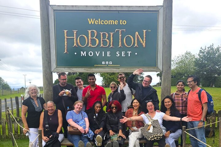 Hobbiton & Rotorua including Waiotapu Day Tour from Auckland