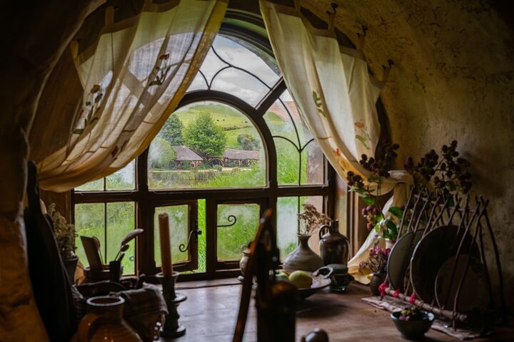 2 Day Hobbiton Waitomo Caves Raglan Private Tour from Hamilton