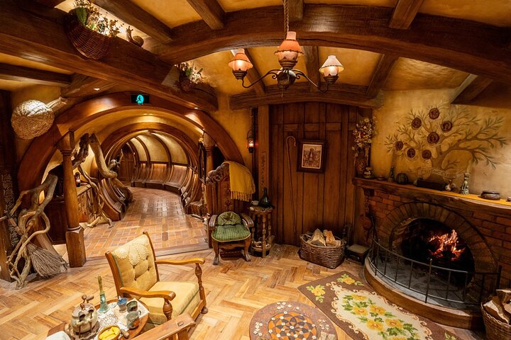 2 Day Hobbiton Waitomo Caves Raglan Private Tour from Hamilton