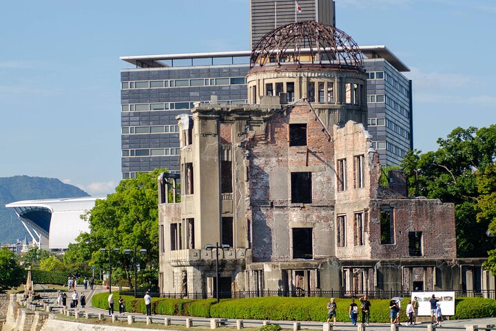 Hiroshima and Miyajima Private Guided Tour