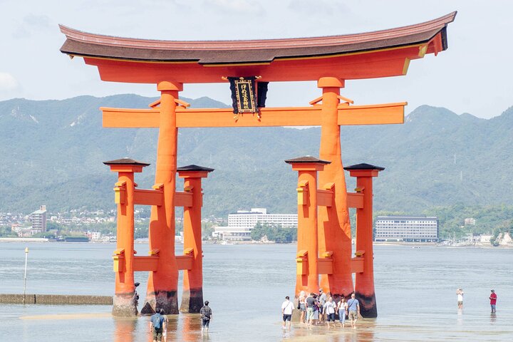 Hiroshima and Miyajima Private Guided Tour