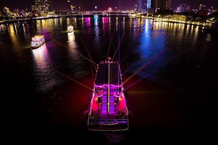 Da Nang: Poseidon Cruise with Dinner and Dragon Bridge Show