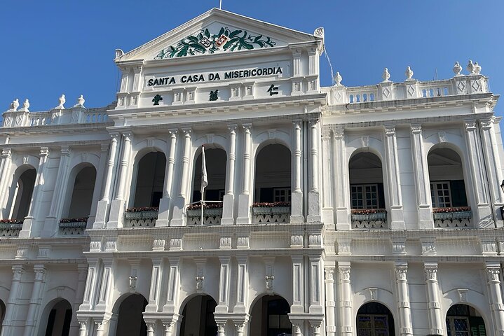 Macau Private Tour with Toyota Alphard luxury MPV limousines