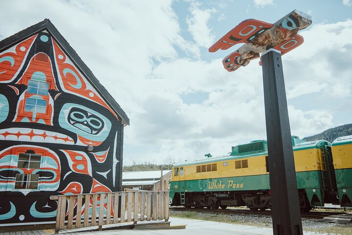Yukon Gold Experience feat. Emerald Lake & Carcross