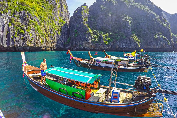 Best of Phi Phi Island Adventure Day Tour with Lunch from Phuket
