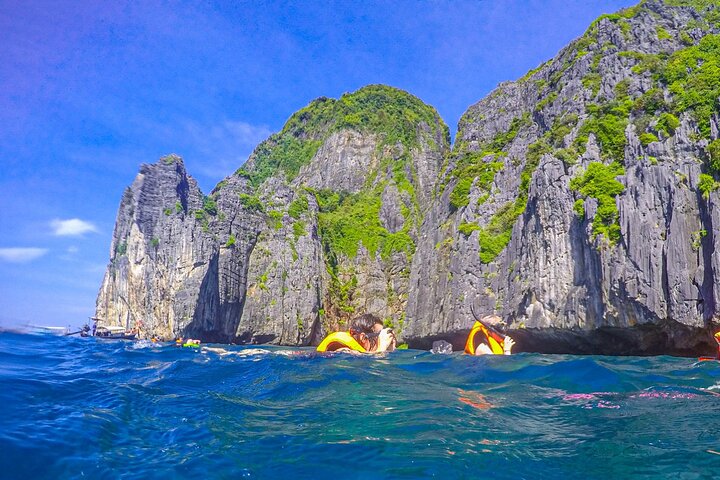 Best of Phi Phi Island Adventure Day Tour with Lunch from Phuket